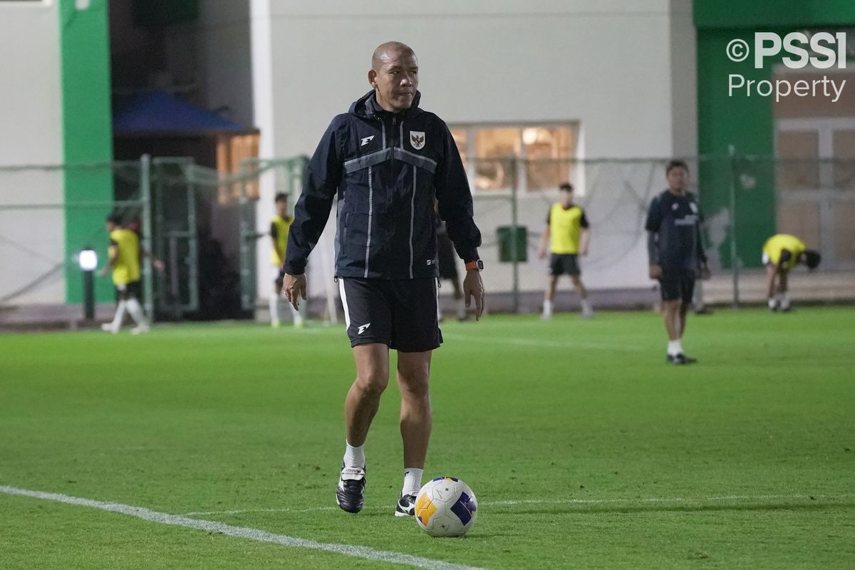 Pelatih timnas U17 Indonesia, Nova Arianto yang akan memimpin di Piala Asia U17 2025.