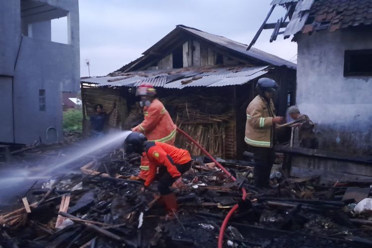 Dok BPBD Wonosobo: Tiga rumah dan sebuah madrasah di Dusun Kalibening Desa Krasak, Kecamatan Mojotengah, mengalami kebakaran pada Minggu (3/9/2023). 