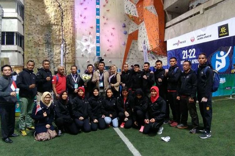  Timnas Panjat Tebing berfoto bersama Menpora Imam Nahrawi yang disela-sela kunjungan kerjanya ke Rusia, turut menyaksikan dan memberikan dukungan kepada atlet Indonesia yang turun di ajang IFSC World Cup 2018 di Moscow.