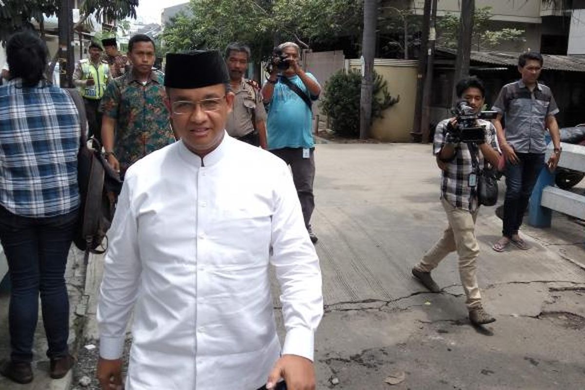 Calon gubernur DKI Jakarta, Anies Baswedan saat di kawasan Kelapa Gading, Jakarta Utara pada Jumat (24/2/2017).
