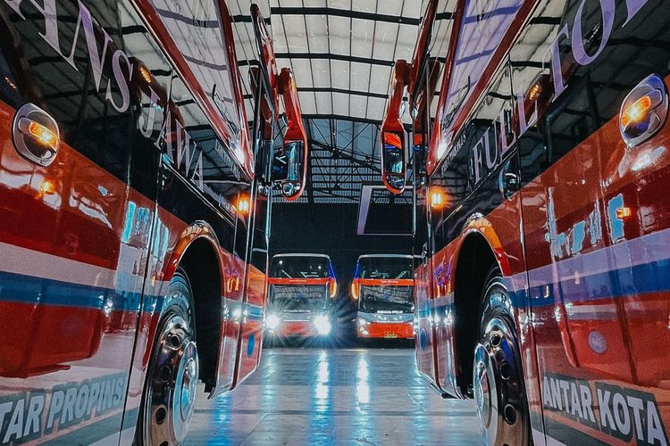 Bus baru PO Rosalia Indah