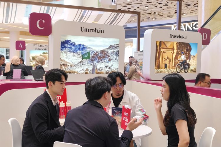 Suasana pameran perjalanan Visit Saudi Travel Fair 2025 pada hari pertama, digelar di mal Gandaria City, Jakarta Selatan, Rabu (12/11/2025). 
