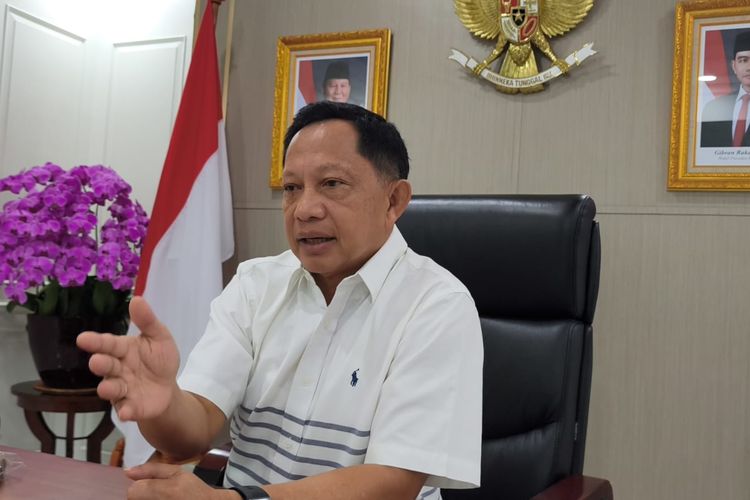 Mendagri Sebut ASN yang Jalan-jalan Saat WFH Bisa Ketahuan, Lokasi Terlacak Lewat HP