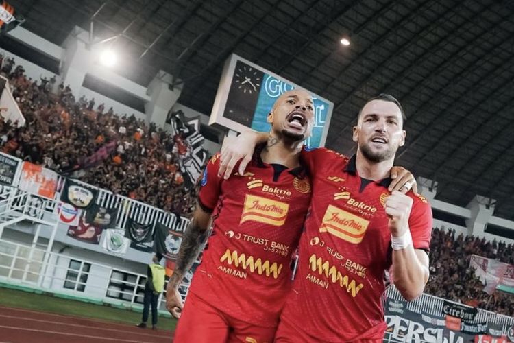 Dua pemain Persija Jakarta Gustavo Almeida dan Marko Simic berhasil menyumbangkan gol saat laga pekan ke-10 Liga 1 2024-2025 melawan Madura United yang berlangsung di Stadion Pakansari Cibinong, Kabupaten Bogor, Rabu (6/11/2024) malam. 