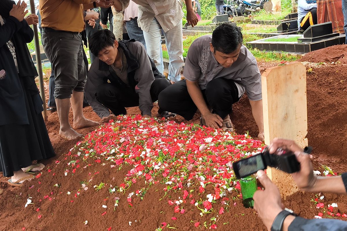 Jenazah Satu Keluarga yang Tewas di Ciputat Tak Dimakamkan di Satu Lokasi