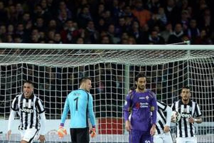 Penyerang Juventus, Alessandro Matri (kiri) berselebrasi setelah mencetak gol pada pertandingan leg kedua semifinal Coppa Italia melawan Fiorentina di Stadion Artemio Franchi, Selasa atau Rabu (8/4/2015) dini hari WIB. 