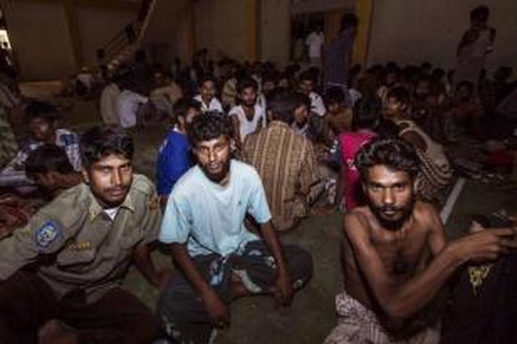 Imigran Rohingya asal Myanmar dan Bangladesh, ditampung di Gedung olahraga Lhoksukon, Aceh Utara, 11 mei 2015. Sebanyak 582 imigran Rohingya ditemukan selamat di perahu yang terdampar di Aceh Utara.