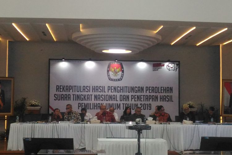 Rekapitulasi KPU di Gedung KPU, Jakarta Pusat, Senin (13/5/2019). 