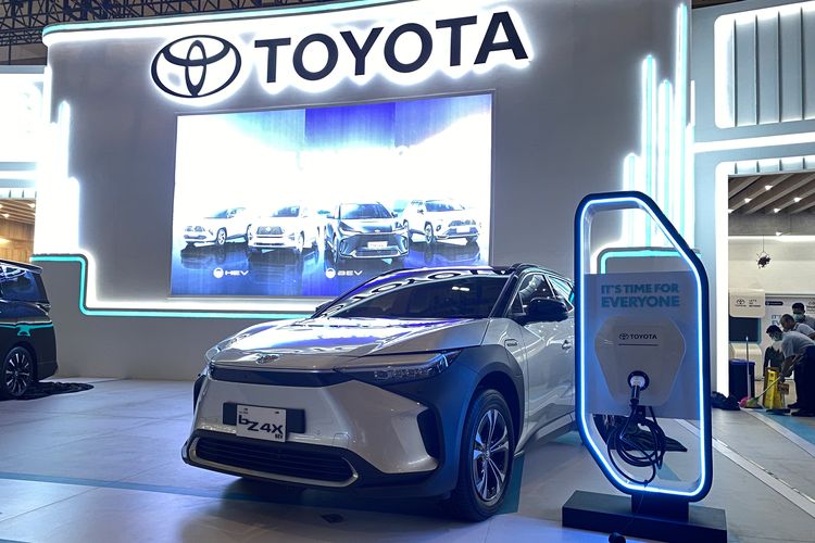 Toyota BZ4X mejeng di IIMS 2024