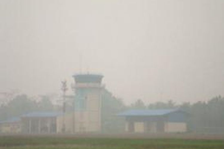 Ilustrasi: Kabut asap selimuti bandara