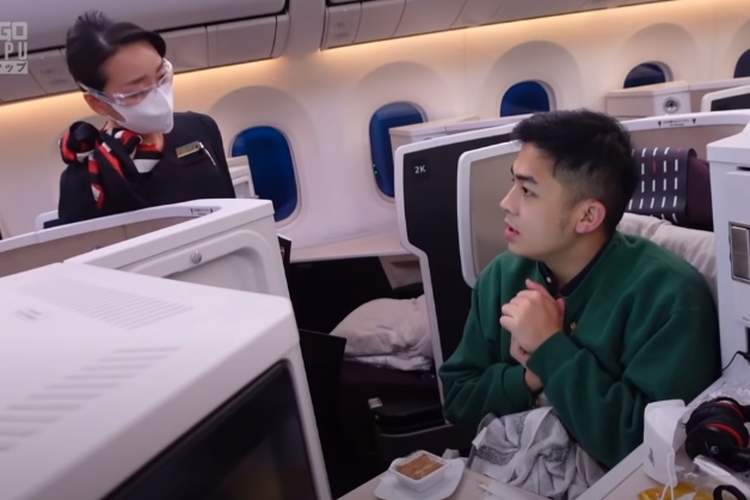 Pramugari Japan Air Lines terkejut ketika tahu berapa jumlah subscribers YouTube Jerome Polin.