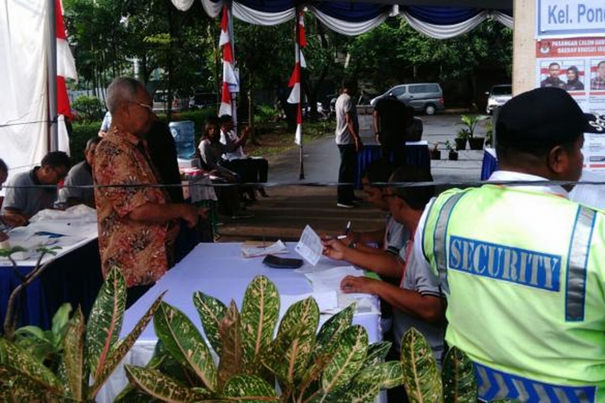 Tempat Pemungutan Suara (TPS) 103 di Kavling Marinir, Komplek Billymoon, Pondok Kelapa, Duren Sawit, Jakarta Timur akan jadi lokasi calon wakil gubernur DKI Sylviana Murni mencoblos. Rabu (15/2/2017)