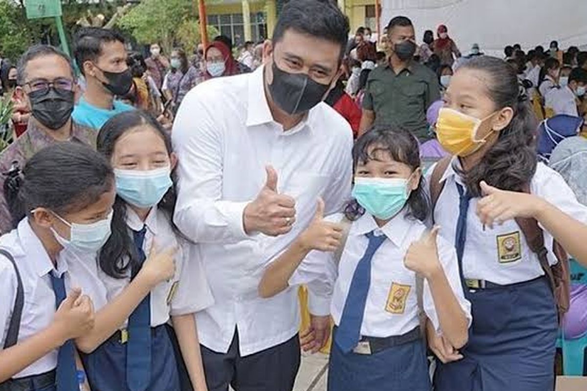 Bobby Nasution rehabilitasi ratusan kelas di SDN dan SMPN Medan.