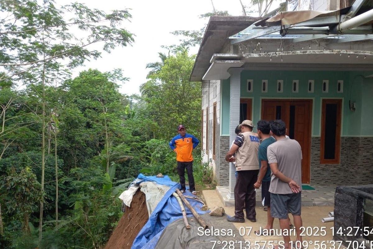 Sejumlah Desa Di Wonosobo Terdampak Tanah Longsor, Rumah Jebol dan Akses Jalan Tertutup