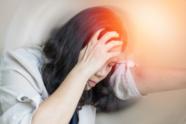 Wanita lebih renta terkena migrain, salah satu risiko stroke.