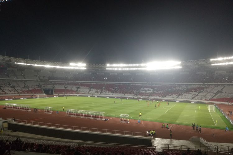 Suasana Stadion Utama Gelora Bung Karno, Jakarta, saat berlangsungnya laga antara Indonesia vs Thailand berlangsung di  Selasa (10/9/2019) malam.