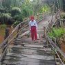Jembatan Lapuk, Anak-anak di Indragiri Hilir ke Sekolah Tantang Bahaya