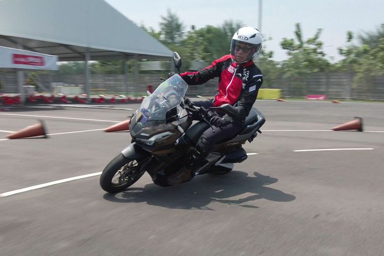 Test Ride New Honda ADV 160 RoadSync