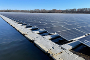 Panel Surya Terapung Menjanjikan, tapi Dampak Lingkungannya Dipertanyakan