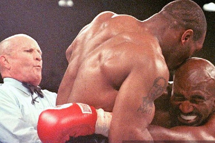 Duel kedua Mike Tyson vs Evander Holyfield pada 28 Juni 1997 yang berujung Tyson gigit kuping Holyfield. Ini membuat Tyson didiskualifikasi.