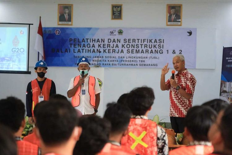 Gubernur Jateng Ganjar Pranowo memberi pesan untuk peserta pelatihan di BLK 1 Semarang, Jumat (18/11/2022).