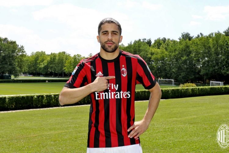 Ricardo Rodriguez merampungkan transfer ke AC Milan, Kamis (8/6/2017).