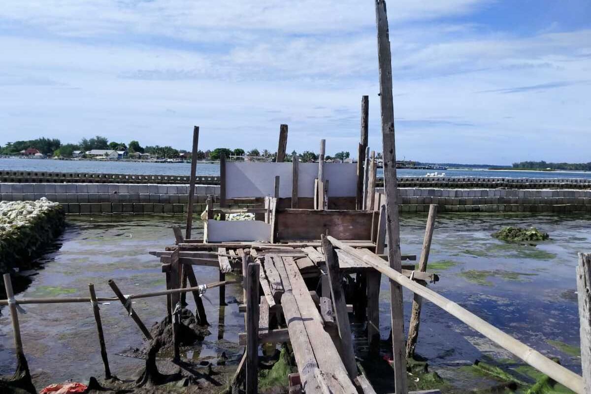 Penertiban Jamban Apung di Pulau Kelapa, Kepulauan Seribu, Rabu (19/2/2020)