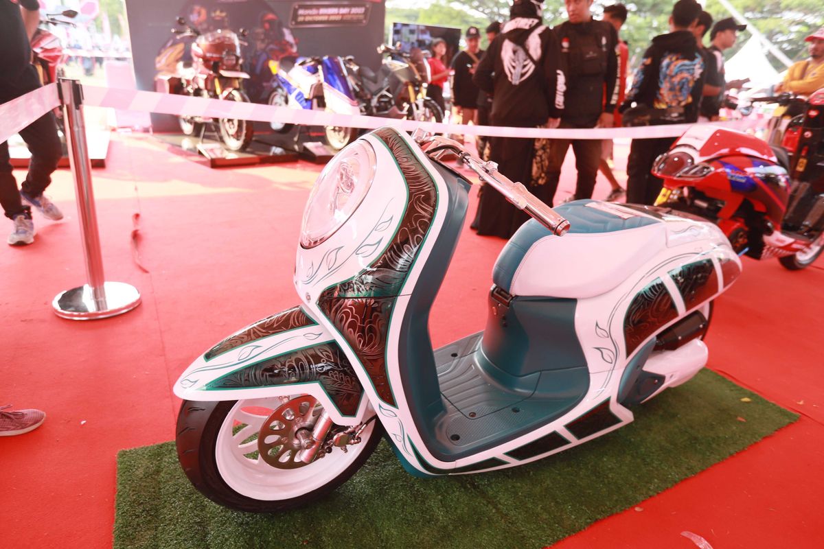 Modifikasi Honda Scoopy bergaya bobber di Honda Modif Contest 2023