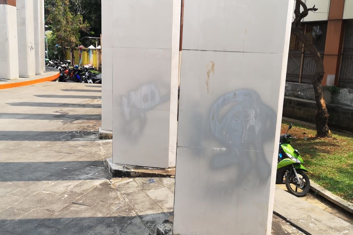 Aksi vandalisme terjadi di Taman HKSN, Senen, Jakarta Pusat.