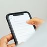 Cara Mengaktifkan Fitur Membaca Tulisan di iPhone