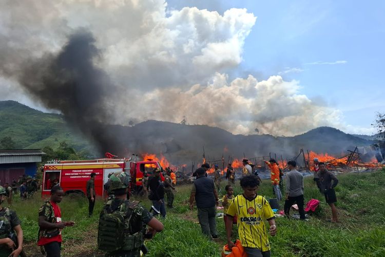 11 Rumah Kios di Puncak Jaya Hangus Terbakar, Polisi Selidiki Penyebabnya
