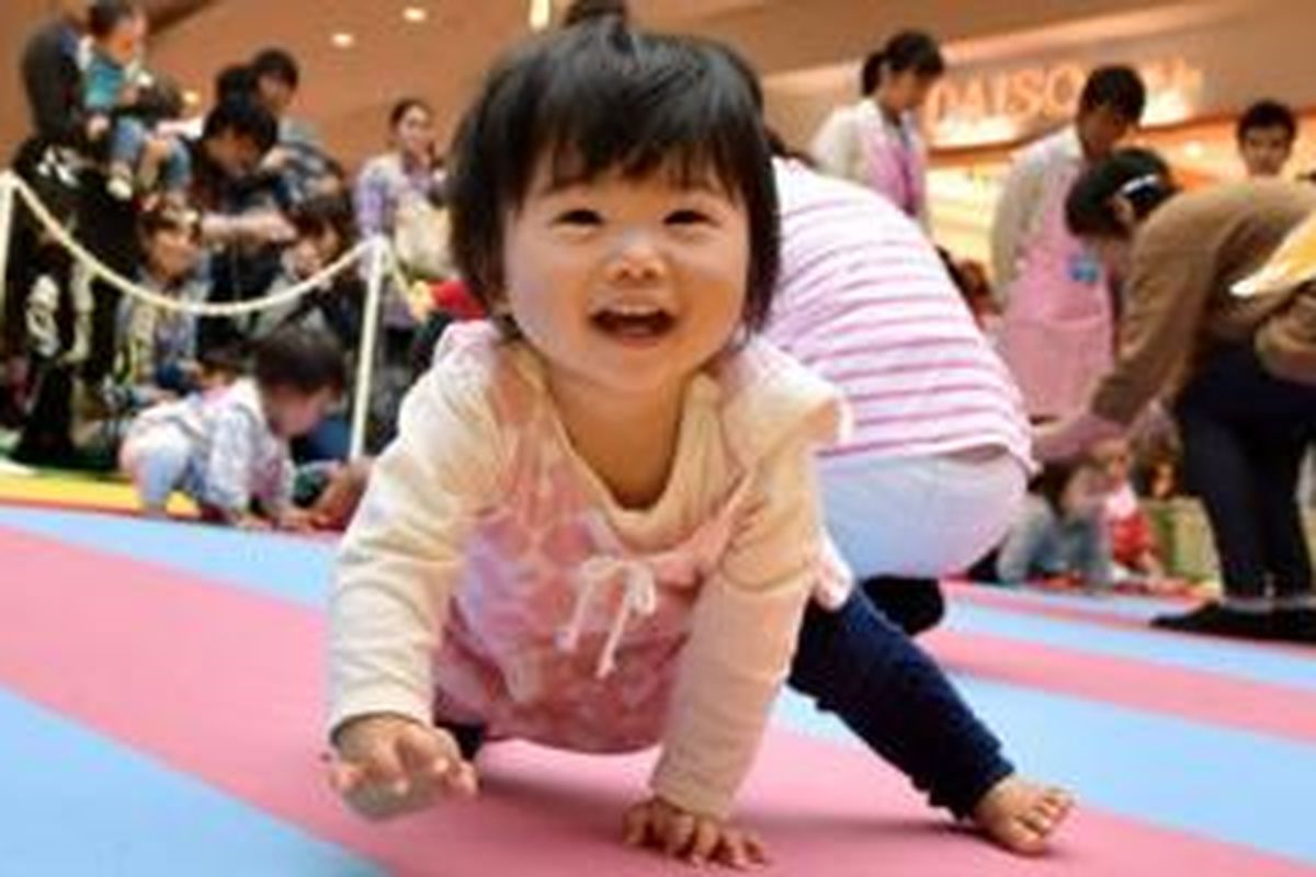 lomba bayi merangkak di Jepang