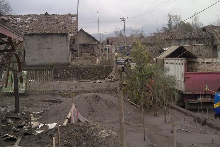 Lahar Hujan Kelud Bawa Berkah untuk Penambang Pasir 