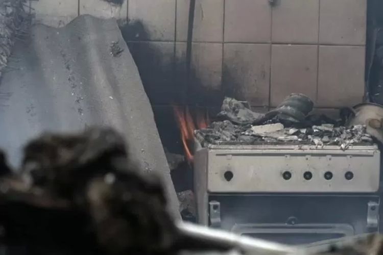 Gedung-gedung terbakar di seputar Kyiv.