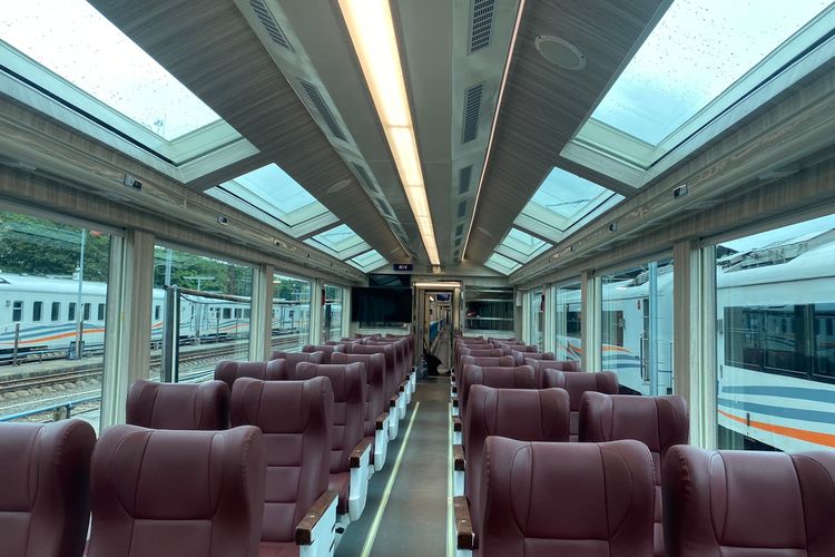 Interior bagian dalam kereta Panoramic yang baru diluncurkan PT KAI dalam soft launching 24 Desember 2022-8 Januari 2023. 