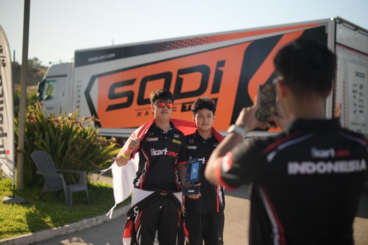 Debut di Ajang Internasional, Pebalap Indonesia Raphael Anggoman Juara di Italia