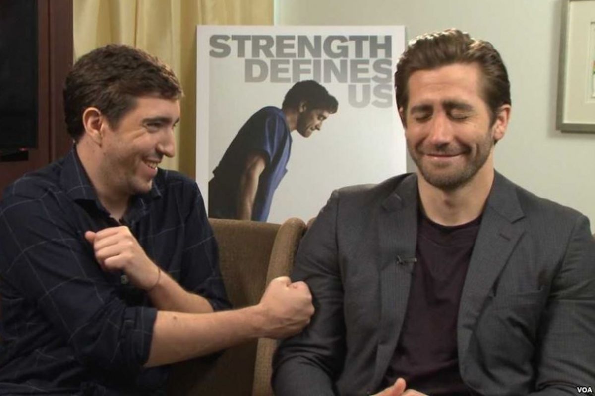 Aktor Jake Gyllenhaal (kanan) dan Jeff Bauman difoto pada 21 September 2017. Bauman merupakan penyintas peristiwa peledakan bom Boston Marathon 2013. Gyllenhaal main sebagai Bauman dalam film Stronger. 