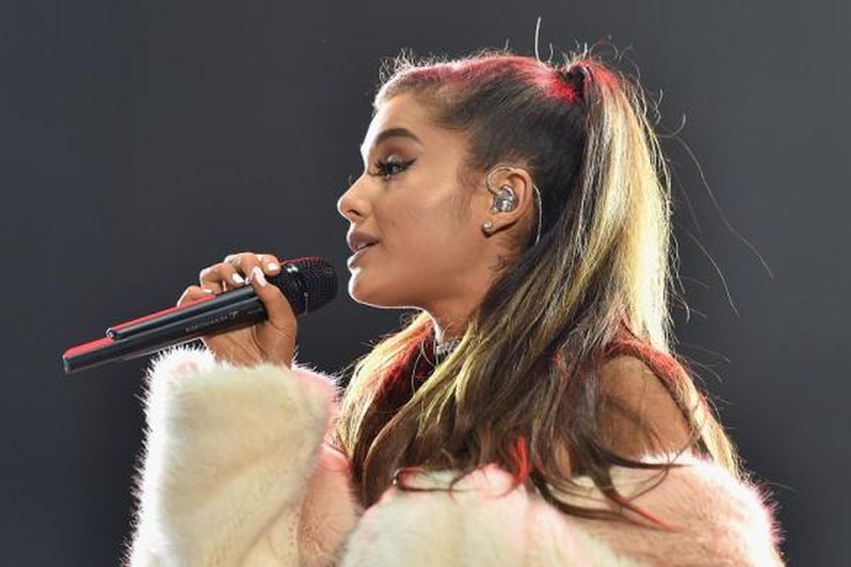 Penyanyi Ariana Grande tampil dalam acara Wango Tango 2016 di StubHub Center di Carson, California, pada 14 Mei 2016. 