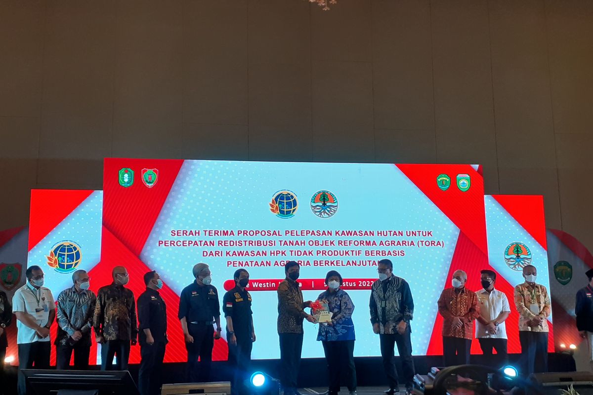 Penyerahan proposal pelepasan kawasan hutan dari Kementerian ATR/BPN kepada Kementerian LHK, Selasa (9/8/2022)