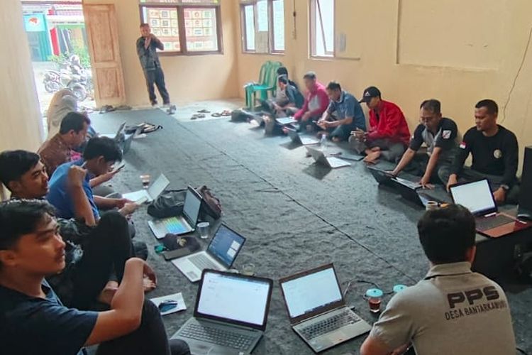 KPU Kabupaten Brebes, Jawa Tengah menerjunkan ribuan Petugas Pemutahiran Data Pemilih (Pantarlih) untuk melaksanakan pencocokan dan penelitian (Coklit) data pemilih Pilkada tahun 2024, Minggu (30/6/2024) (Dok. KPU).