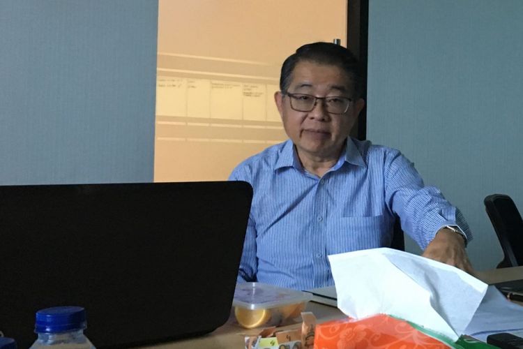 Ketua Harian Aprobi, Paulus Tjakrawan saat ditemui di kantor Aprobi, Senin (22/1/2018)