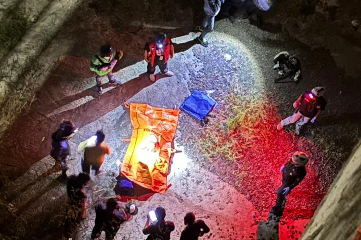 Kondisi seorang perempuan yang ditemukan meninggal di bawah Jembatan Tunggulmas, Kecamatan Lowokwaru, Kota Malang, Jawa Timur.