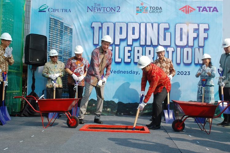 Acara serimonial Topping Off Celebration The Newton 2, Rabu (12/7/2023) di Jakarta.