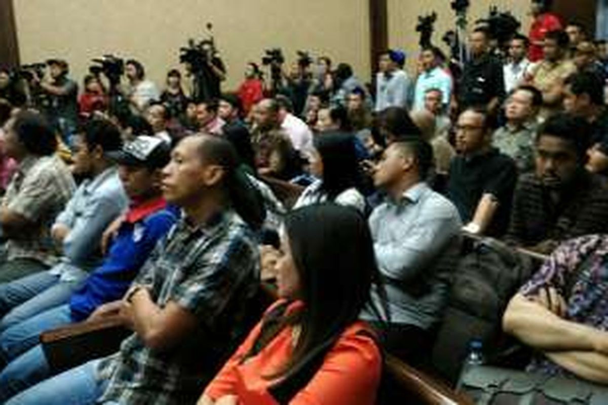 Masyarakat memenuhi ruang sidang kasus kematian Wayan Mirna Salihin dengan terdakwa Jessica Kumala Wongso di Pengadilan Negeri Jakarta Pusat, Rabu (7/9/2016).