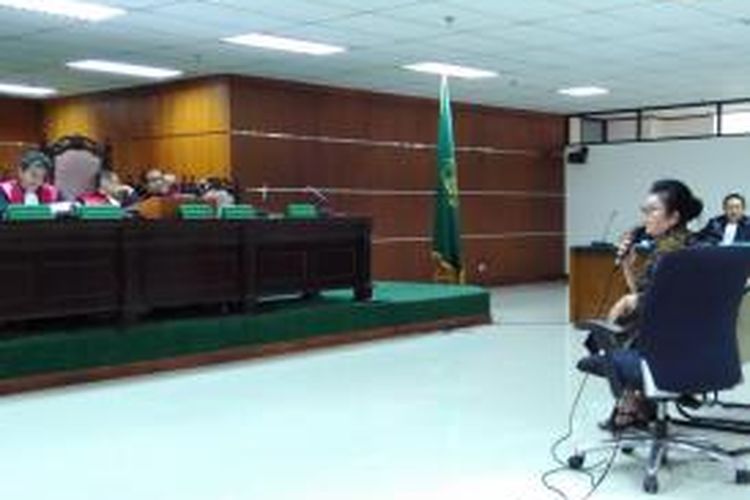 Mantan Menteri Kesehatan Siti Fadilah Supari, saat bersaksi di Pengadilan Tipikor, Jakarta, Rabu (9/9/2015)``