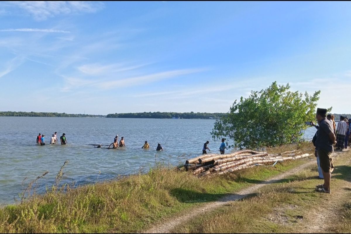 Suasana pantai yang telah memiliki SHM di Dusun Tapakerbau, Gersik Putih, Sumenel
