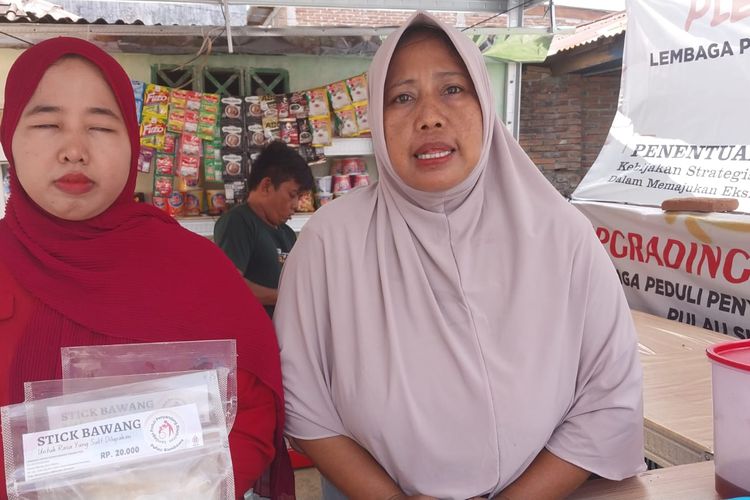 Hadijah dan komunitas disabilitas di Sumbawa memiliki usaha warung sambal