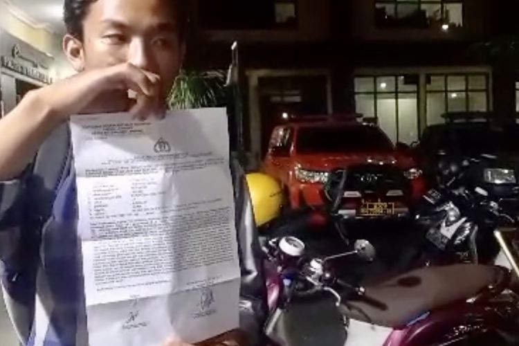 Diyon, jurnalis Lampung TV usai melapor intimidasi dan pengancaman yang dialaminya saat meliput sidang di PN Tanjung Karang, Kamis (27/7/2023).