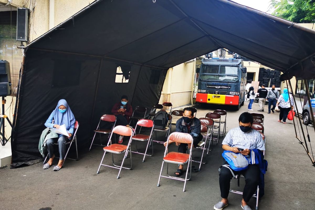 Pemohon SKCK di Polres Jakarta Barat, pada Rabu (4/11/2020).