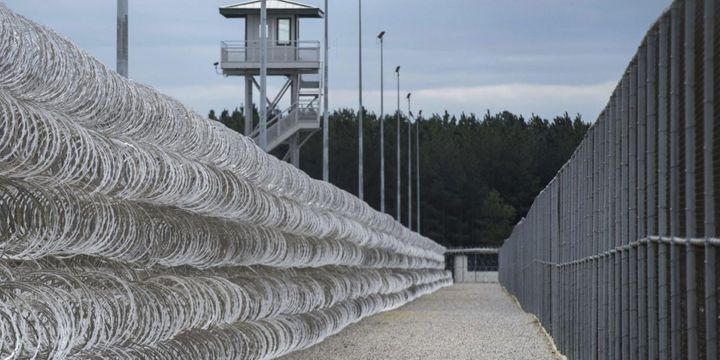 Lembaga Pemasyarakatan Lee di South Carolina menampung sekitar 1.700 tahanan.